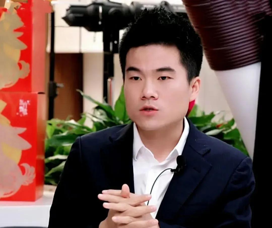 董宇辉在丈母娘眼中永远是个孩子，这也许就是董宇辉希望的人设。直播间当着十万＋的在
