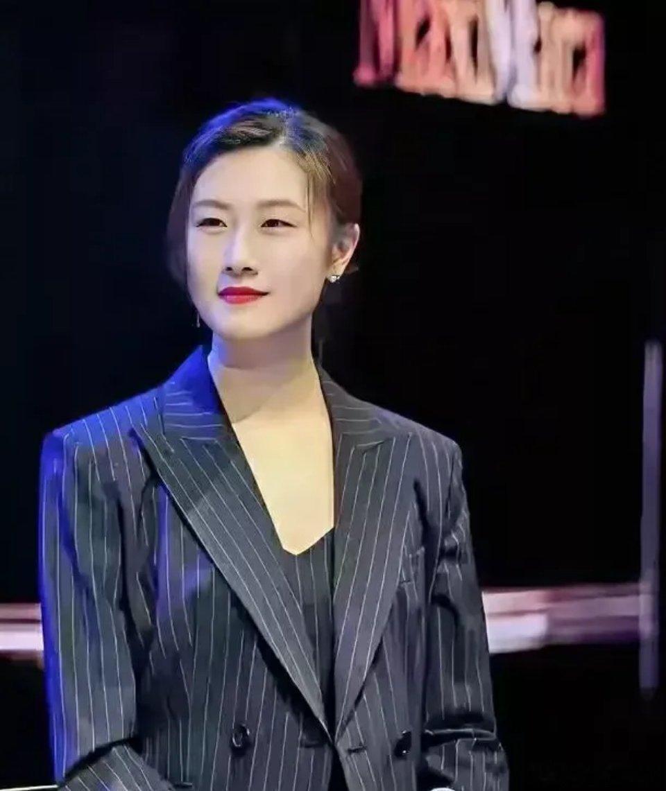 丁宁的四大择偶要求:1.男方身高1.75米到1.88米，年龄31岁—40岁之间，