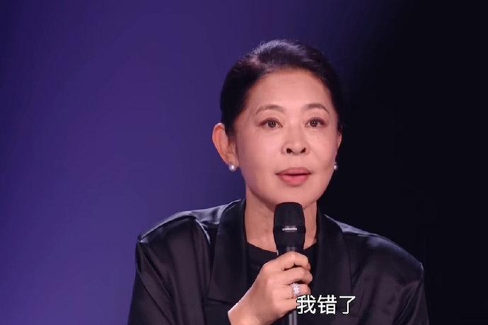 倪萍在《浪姐7》第三次临时改赛制，让五个年轻姐姐白练了三天，导演组脸都黑了，她补