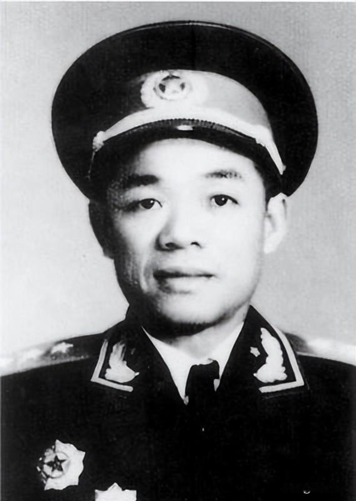 疯了？韩先楚硬刚中央的背后，1950年用木船抢回南海门户，6月后才知多英明！