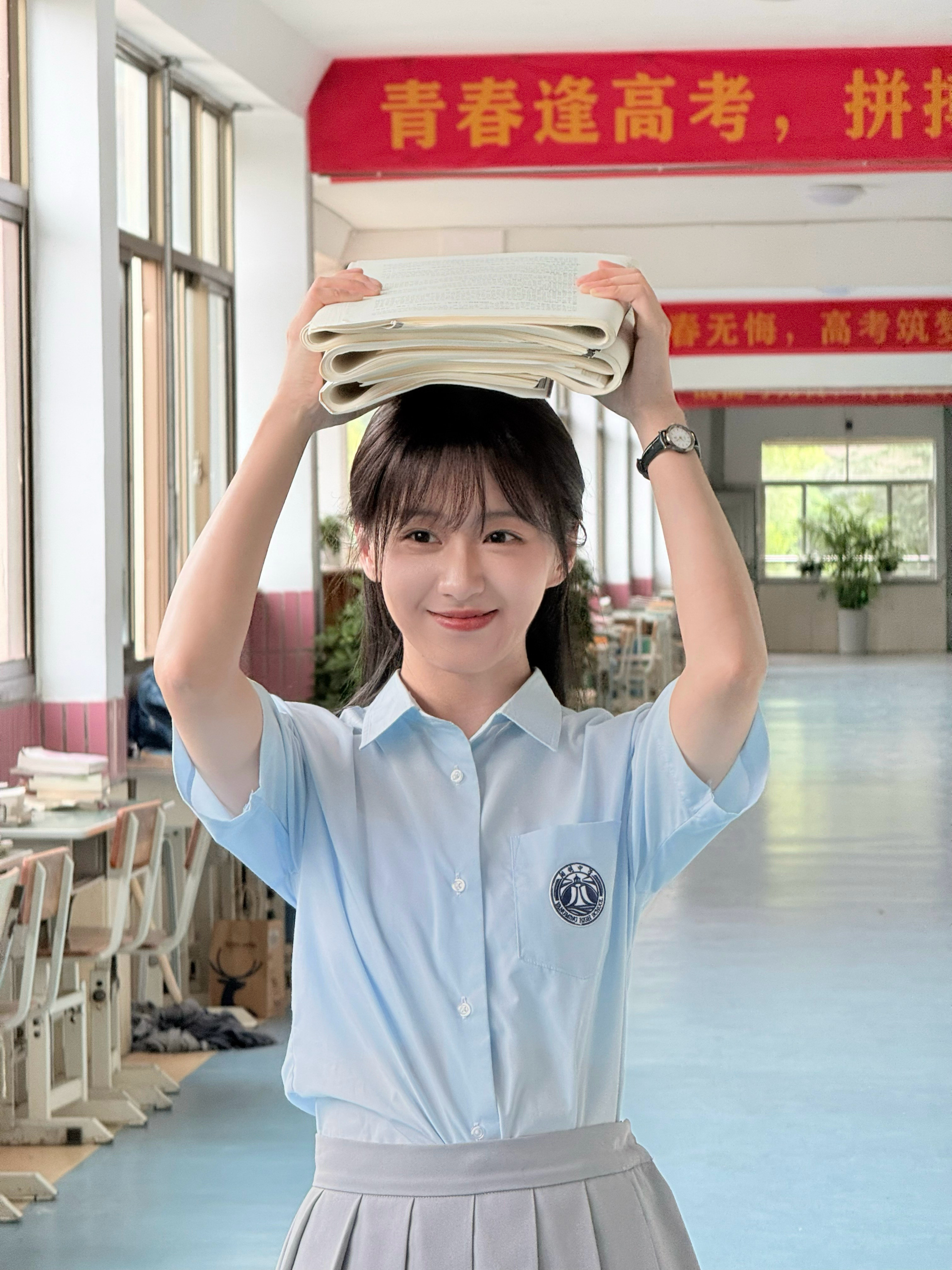 包上恩包上恩校偶女主适配度很难得兼具清冷与温柔的少女脸，包上恩驾驭校服毫无违和