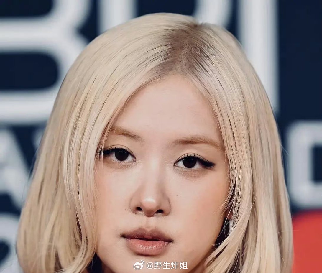 我的天啊，朴彩英为了保持自己的发色，七年里面坚持每两周就去漂白一次自己的发根以此