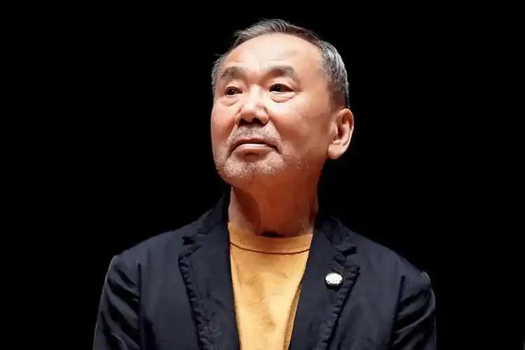 日本作家村上春树曾说：“我父亲是侵华日军，我从不吃中国菜，因为我不配，我也不生小