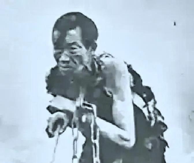 1949年，西宁解放那天，一个放牛奴瘸着腿冲进解放军驻地：我是失踪12年的红军副