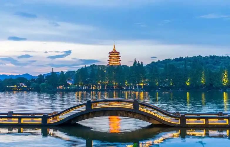 2019年，广东省GDP超过10万亿2020年，江苏省GDP超过10万亿20