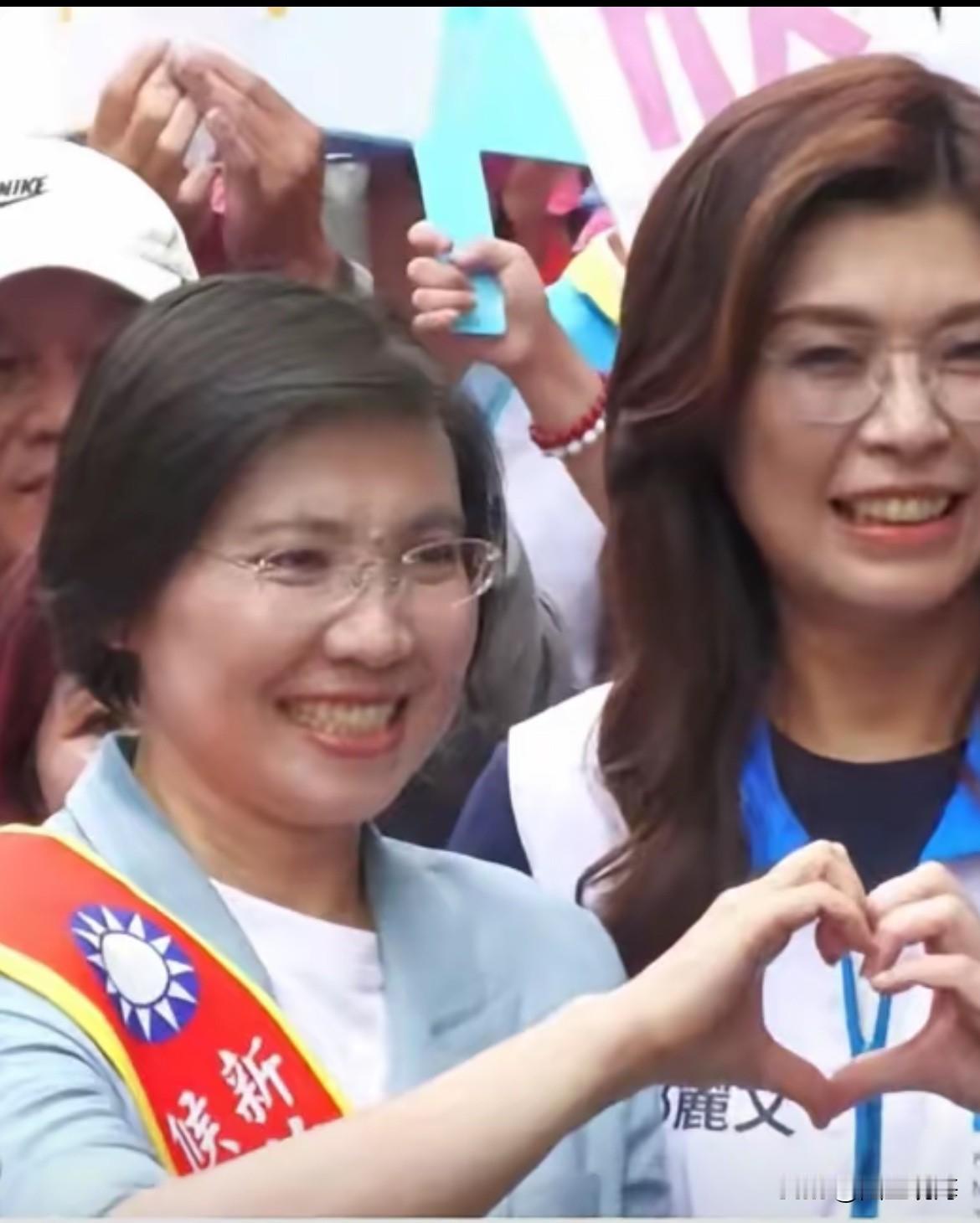 徐欣莹否认承诺郑丽文仍应大局为重徐欣莹在TVBS节目中否认承诺。对黄国