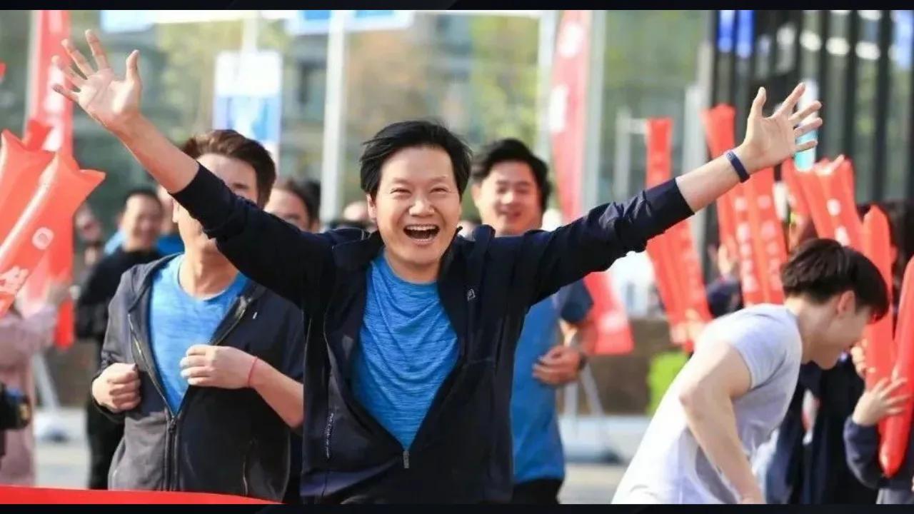 8999的小米手机被炒到20000块，小米尝到了华为的甜头，雷军又赌赢了。刚发布