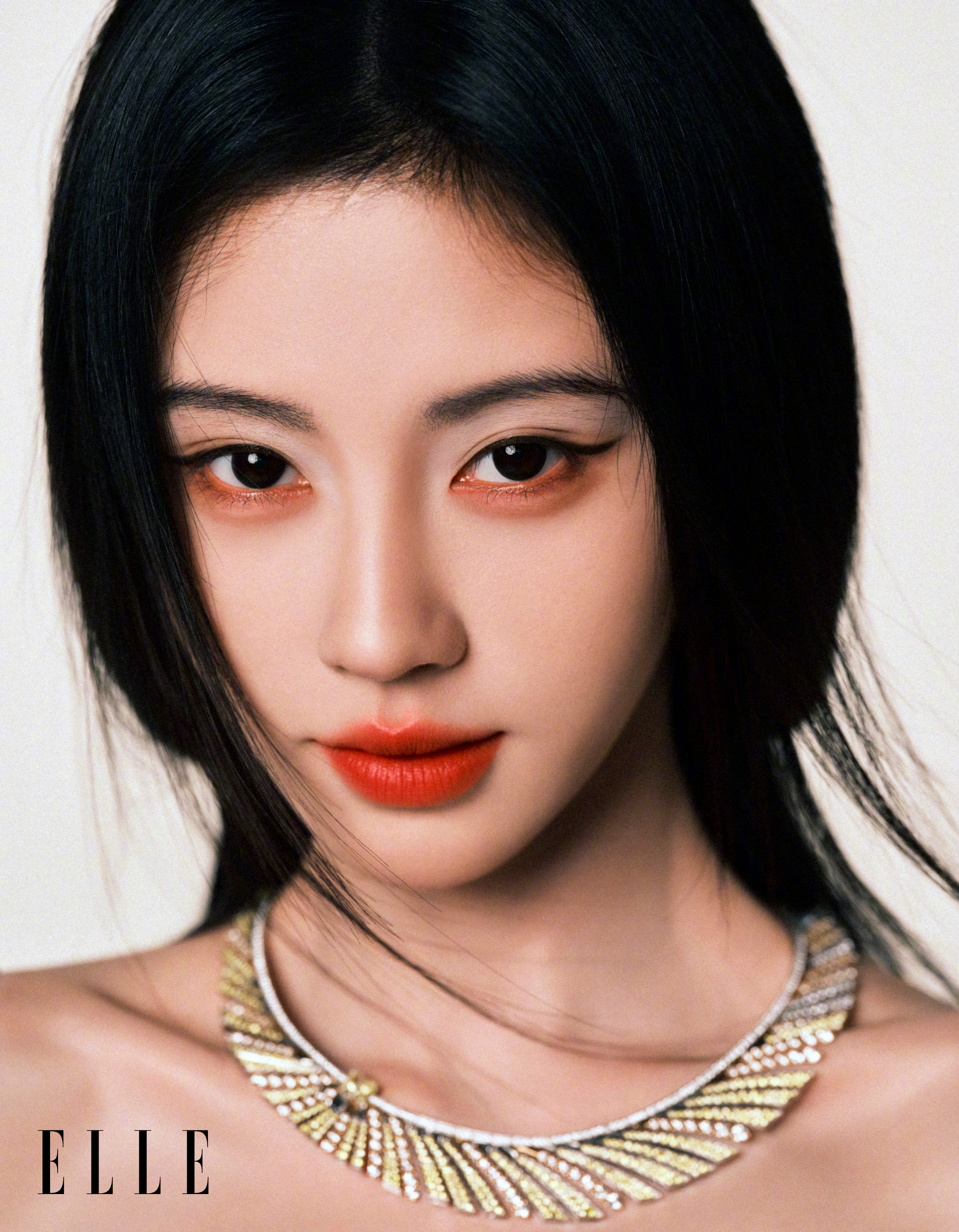 鞠婧祎杂志开售ELLE四月刊鞠婧祎封面📖