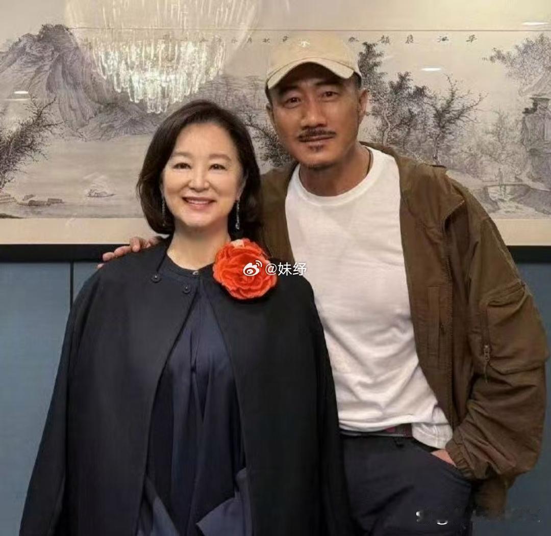赵雅芝最近参加富婆聚会，发照片没开美颜，网友一看，感慨说这确实是70岁该有的样子