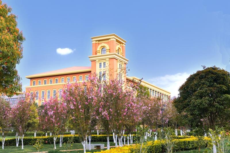 985大学里面有一个山川吉，据说这三个大学时同一个档次的。可是现在感觉吉林大学有