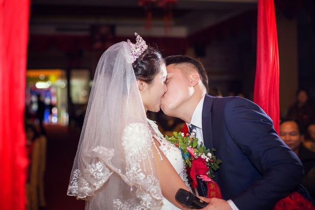 28岁男子呕吐昏迷, 确诊后妻子立马打掉腹中胎儿, 提出离婚