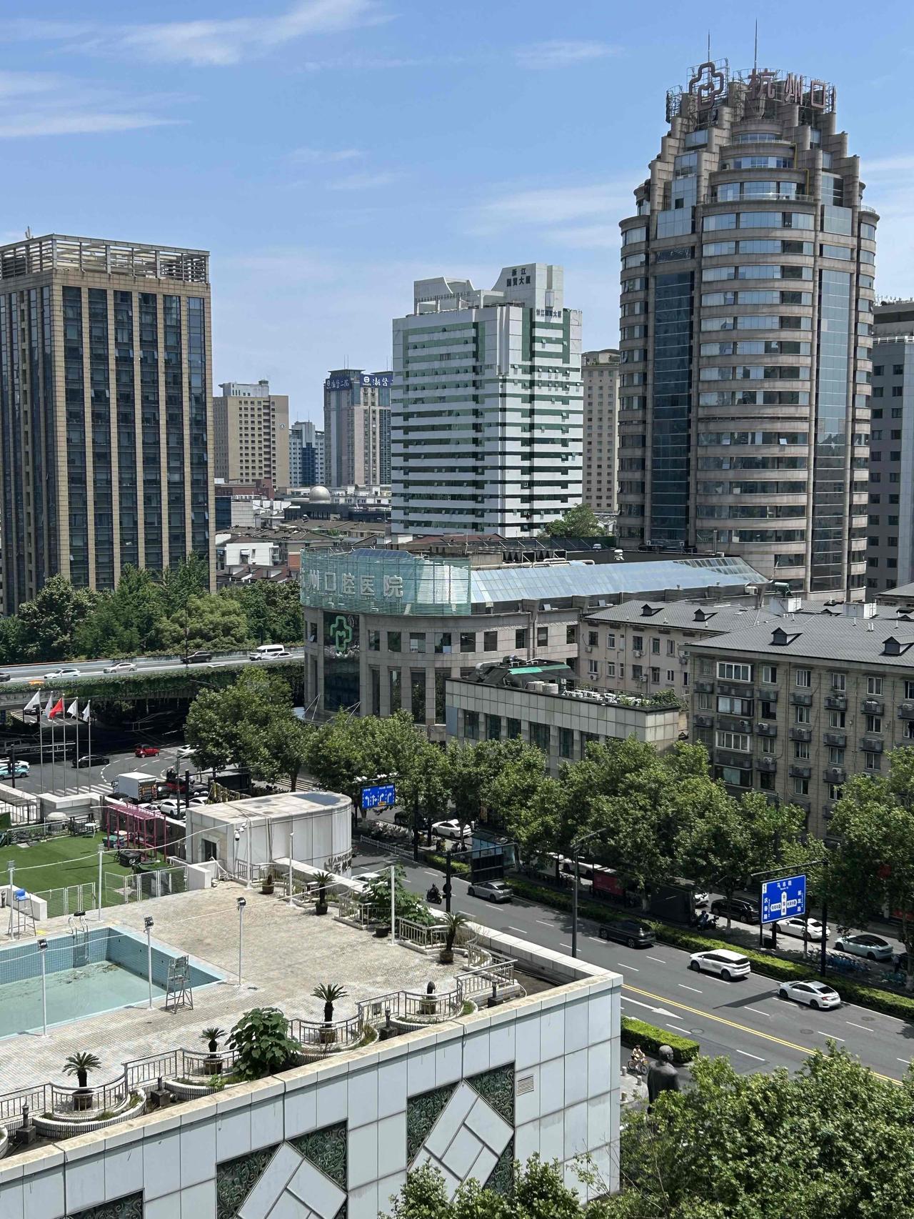 4.不必追赶别人，走好自己的路，安静努力就很好。