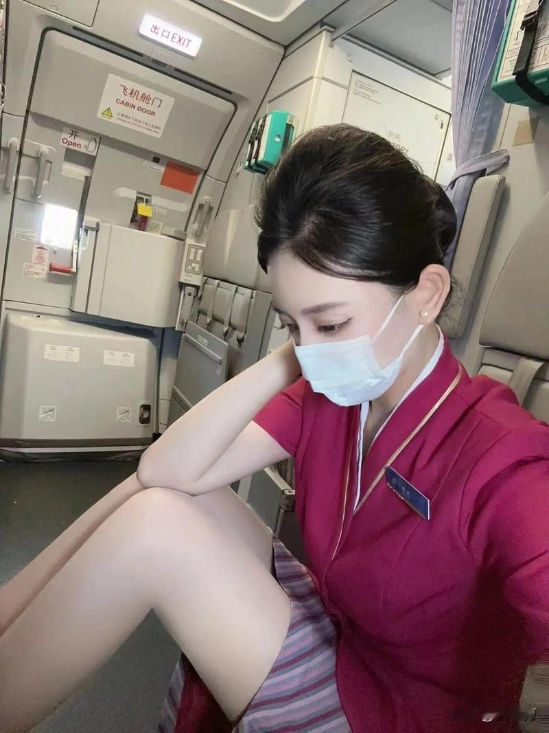 有网友咨询空姐为什么口腔没异味？空姐回答遭吐槽！空姐回答：在他们这个行业，有