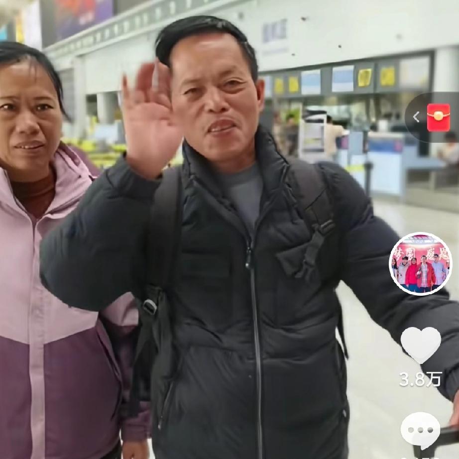 认亲后干劲拉满！梁志辉爸妈背包推箱闯山东带货，30年家徒四壁终迎曙光，全网盼一家