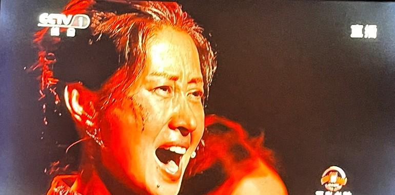 这个舞台剧不是一般人能演的了的，因为是现场直播真演啊！这是真考验演员的功底呀