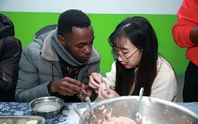 留学生终究只是路过的异乡人，没必要给予过度优厚的待遇。对比之下，中国孩子出国留学