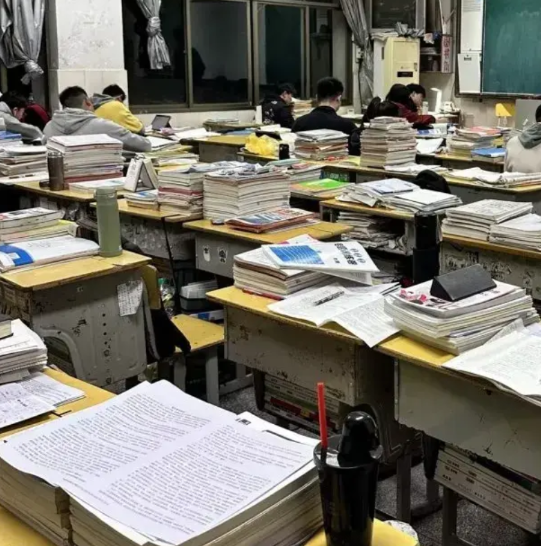 武大反噬很快来了！高二堂侄子报武汉大学梦碎一地！    侄子以前看了武大侯杰昌