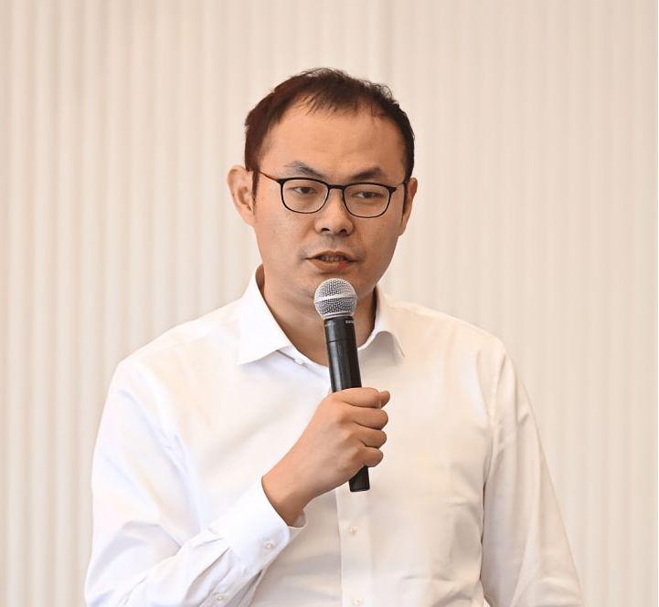 刘强东确实有雷霆手腕，这也是成功人士的一个特性。京东副总裁刘辰说被开就被开，毫不