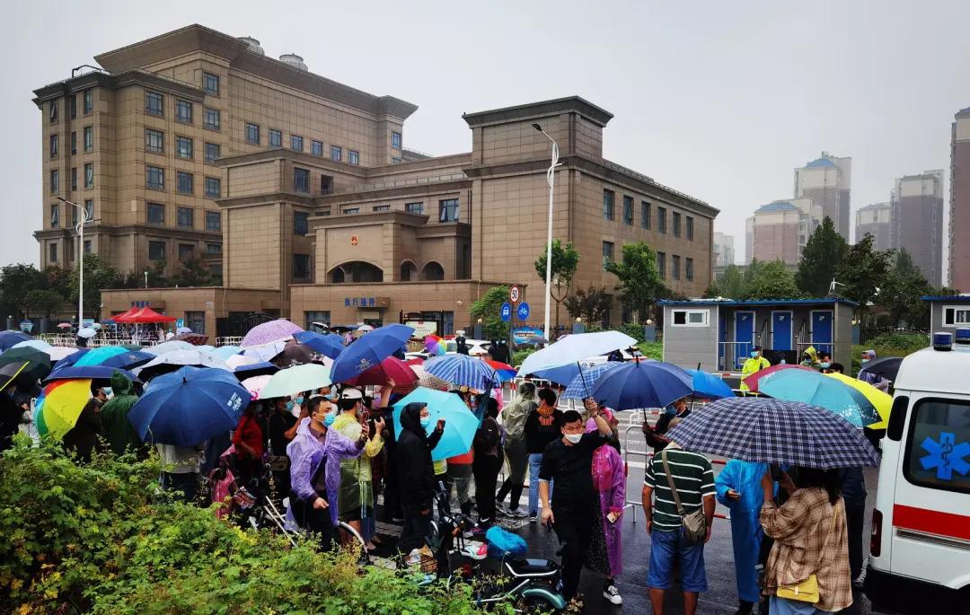 只关注许敏的孩子是怎么被换的？只关注换许敏孩子的医院为什么没有给那个产妇开具出生