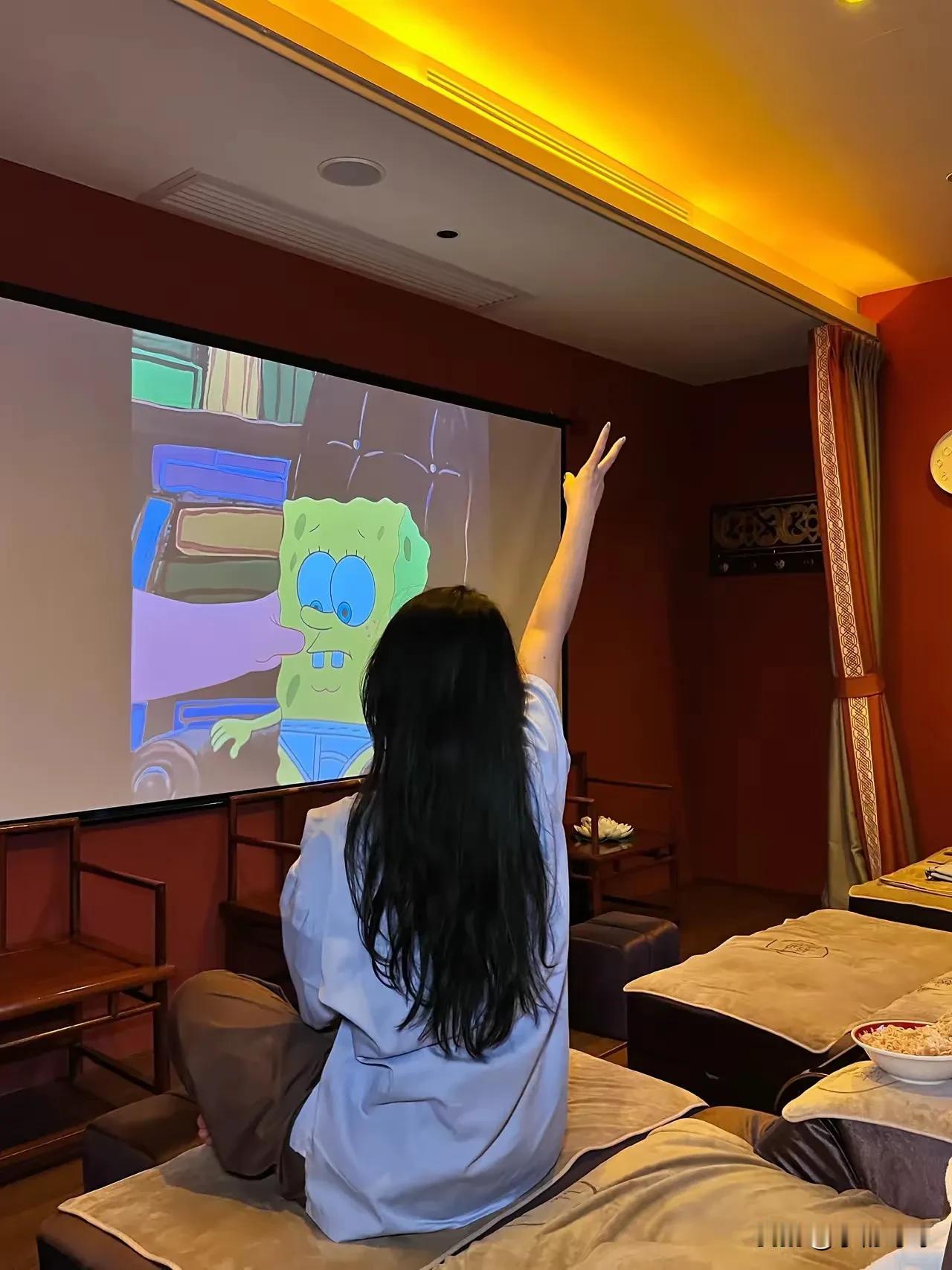 那个花了200万移民美国的杭州姑娘，现在估计肠子都悔青了。她后悔的不是卖了家