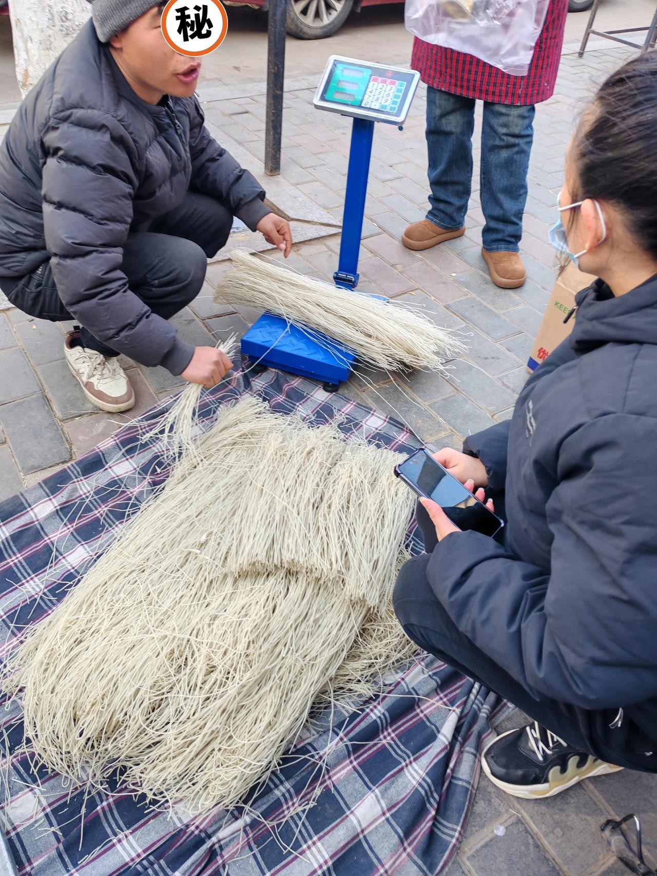 逛市场被粉条价整懵了1月15日，坐标西安，今天我路过市场的时候，意外发现这种红