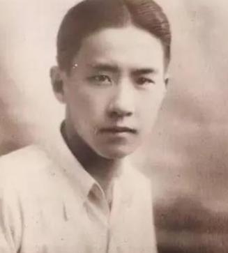 1907年，72岁慈禧看上了袁世凯17岁的儿子袁克文，她问袁世凯愿不愿意把儿子留