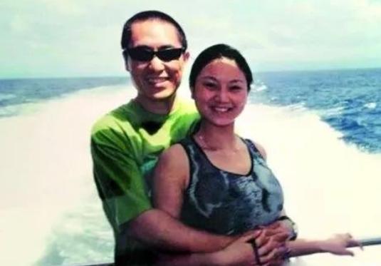 当年，19岁陈婷带着50岁张艺谋回无锡老家，陈妈妈一看张艺谋，很是惊讶：