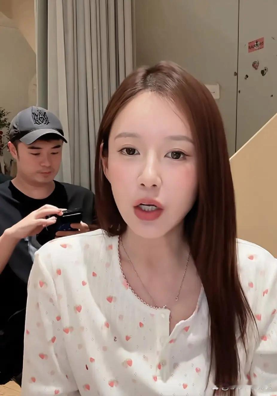 陈赫老婆张子萱，这生图和直播间差距也太大了！