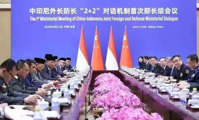 中国和越南谈妥了，当地时间3月15日，中国外交部长王毅在河内会见了越共中央政治局