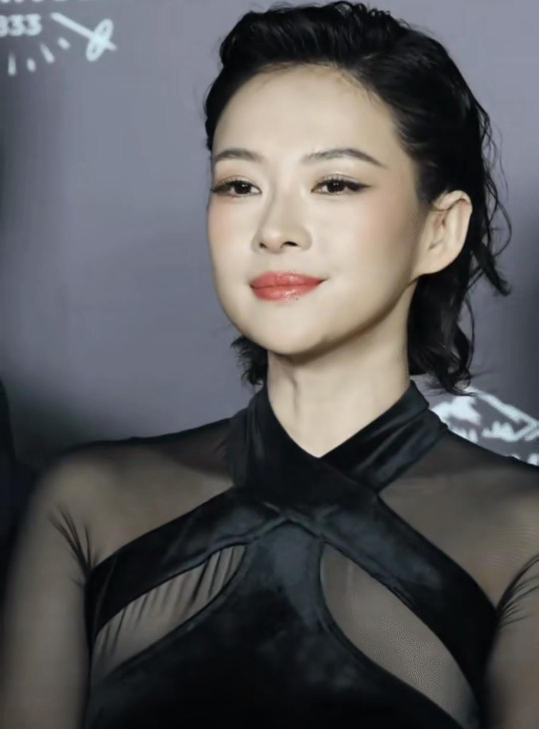 章子怡也难免俗终于踏上了刘晓庆的医美之路看到那么多人夸医美之后的章子怡年轻好