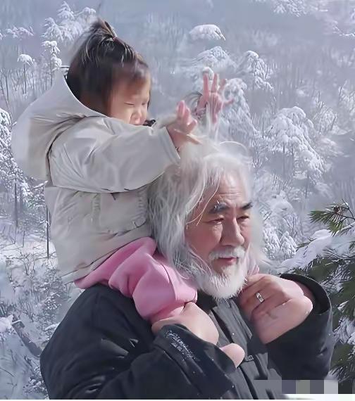 我怀疑老杜真是有打算了。老张啊，自查一下，你身上有没有高额保单啊哈哈哈嗝！你