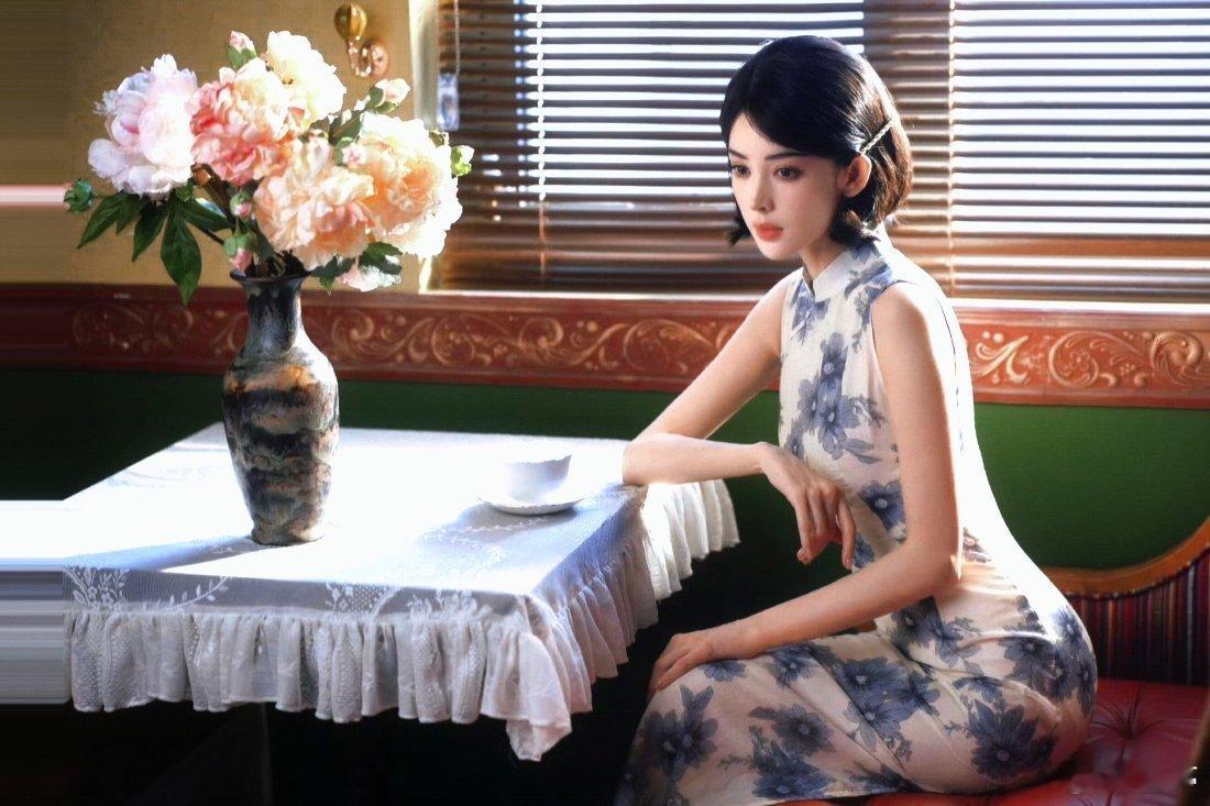 娜扎旗袍身材娜扎这身旗袍真的绝了！修长挺拔曲线玲珑，东方美的风骨和韵味全穿在身