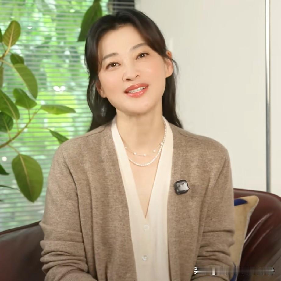 知名演员梅婷在9月4号晚上也开始直播带货，却在短短的几小时内直播翻车，有不少人直