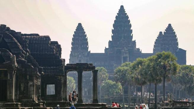 柬埔寨就突然扔下一颗“政策炸弹”——6月15日起，对中国大陆、香港、澳门护照持有