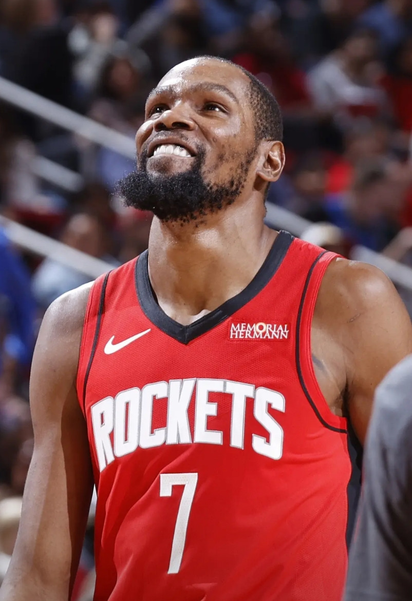 杜兰特还差17分，总得分就超越德国战车诺维茨了。不出意外下一场必定超。这位NB