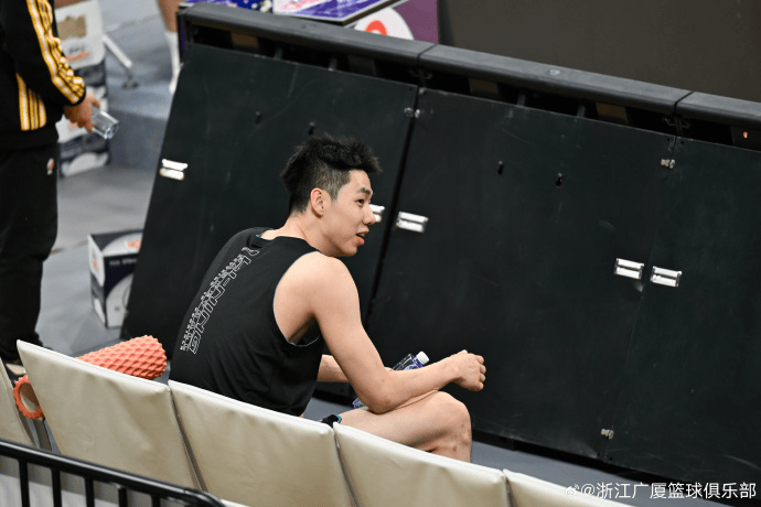 广厦男篮分享赛前训练图集: 球队今日将对阵深圳男篮