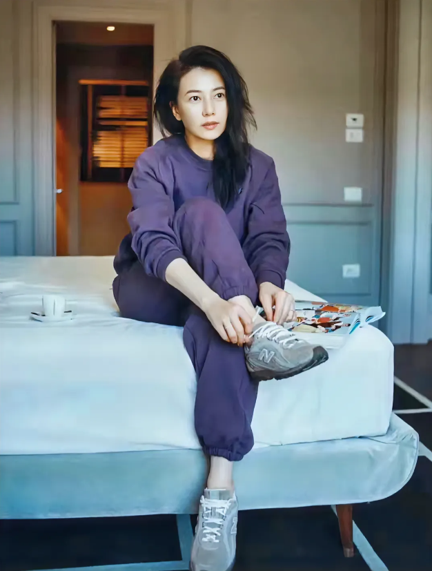 高圆圆，165cm，纯素颜照，又美又自然的，脚上都没有瑕疵，你们看看是不是呢？