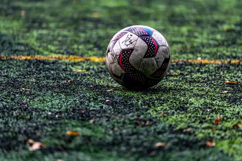 两字评价中国足球起势。3月25晚对泰国的比赛，全场没看，看了下赛后的剪辑。整场比