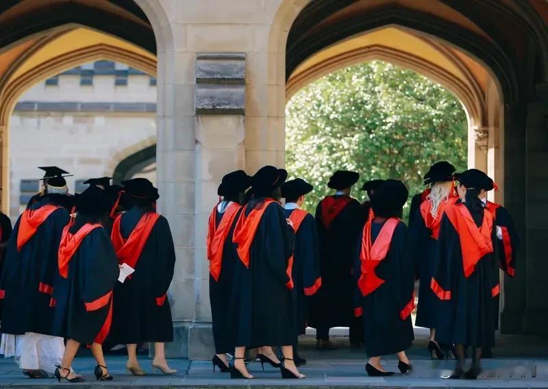 博士扩招成了当下热门话题。从数据看，2023年招收博士生15.33万人，比