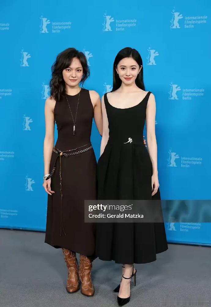 这么一比，终于知道张艺谋为什么会选中刘浩存了，事实证明张导的眼光毋容置疑。​​