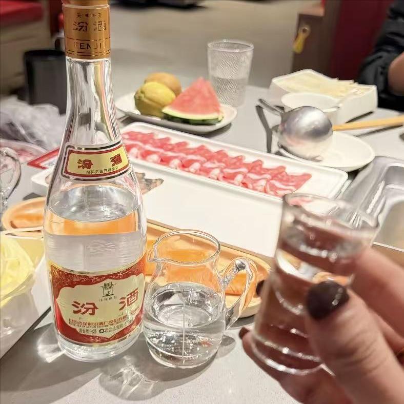 中国酒业大变革：从拼酒量到讲品质，产量下滑背后的真相
