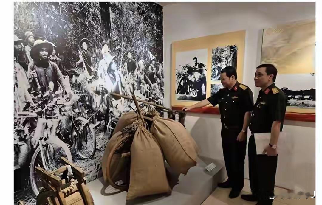 1979年对越反击战那会儿，我军在谅山战役里攻进了一个越军的物资仓库，一进去就发