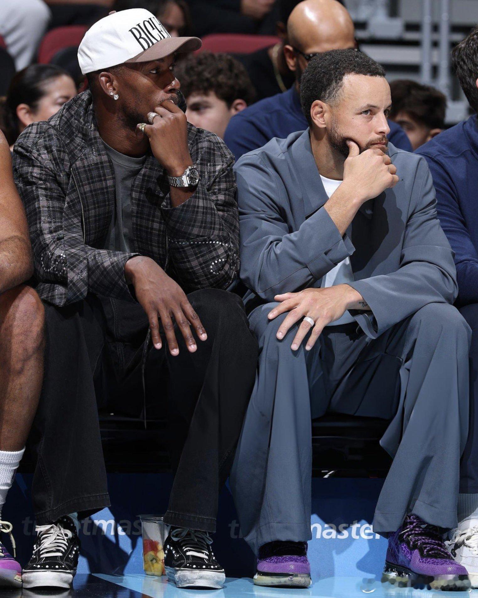 库里在三月初飞往洛杉矶，就膝盖问题寻求专家意见：“库里一直在寻找答案，想弄清为什