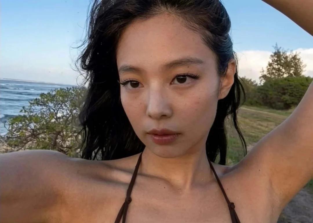 JENNIE更新IG——美我一大跳jennieins穿搭有生命力的美b