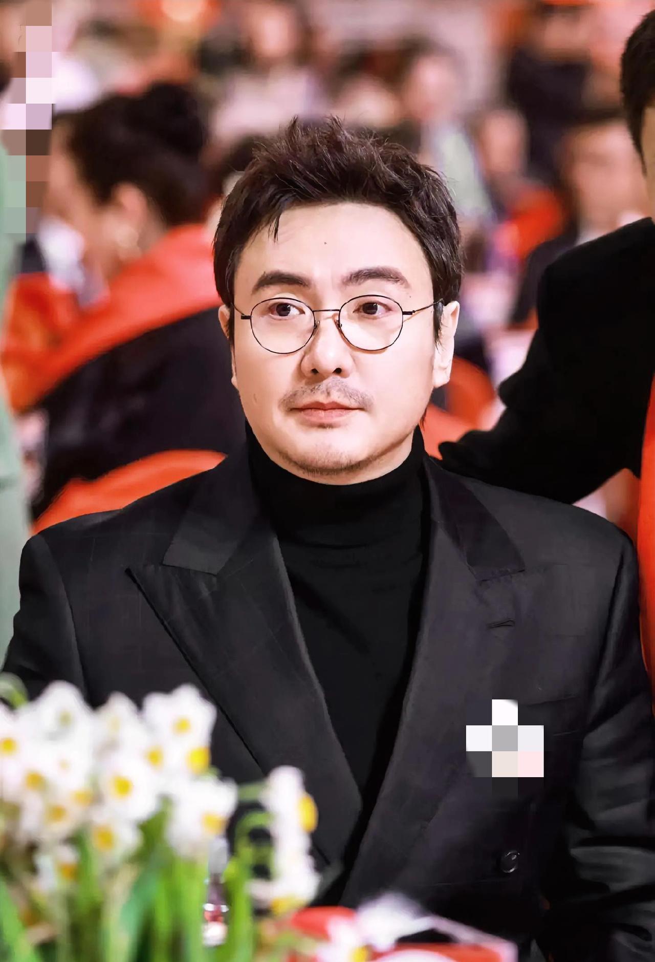 沈腾，200亿。你以为资本在追什么？追一个可以随便复制的笑星吗？错了。他