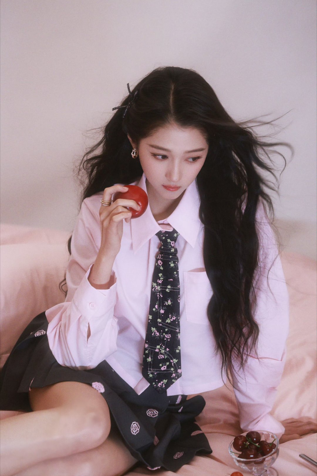 关晓彤🍠关晓彤孟露莎🍠关晓彤红掌风奏响冬日的序曲，我愿你能和太阳一样熠熠生