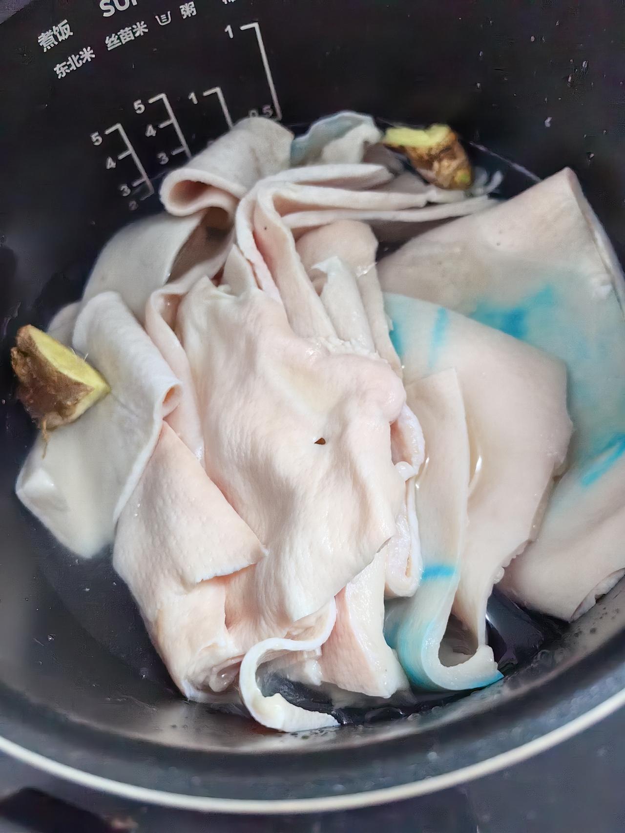 没想到猪皮有这个作用！今年以来每周都会吃猪皮。之前也吃，但是很少。之所以现在能