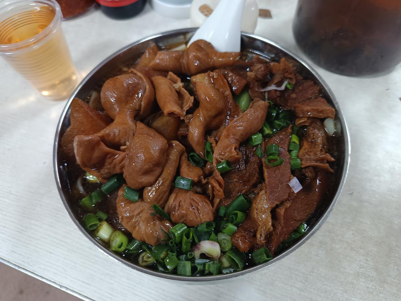 两个大人38元吃到撑的美食店昨日晚和老婆去到芳村龙溪村中路，打卡吃播说的好味兼