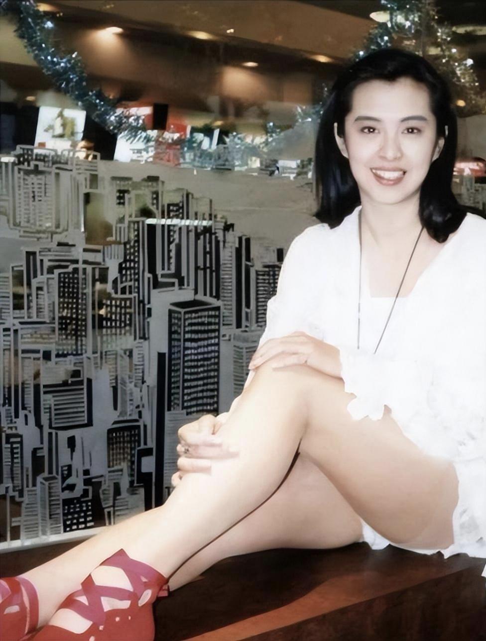 王晶说，王祖贤特别不上相，真人超级美的，与李嘉欣一样镜头都只能呈现出她们75分的