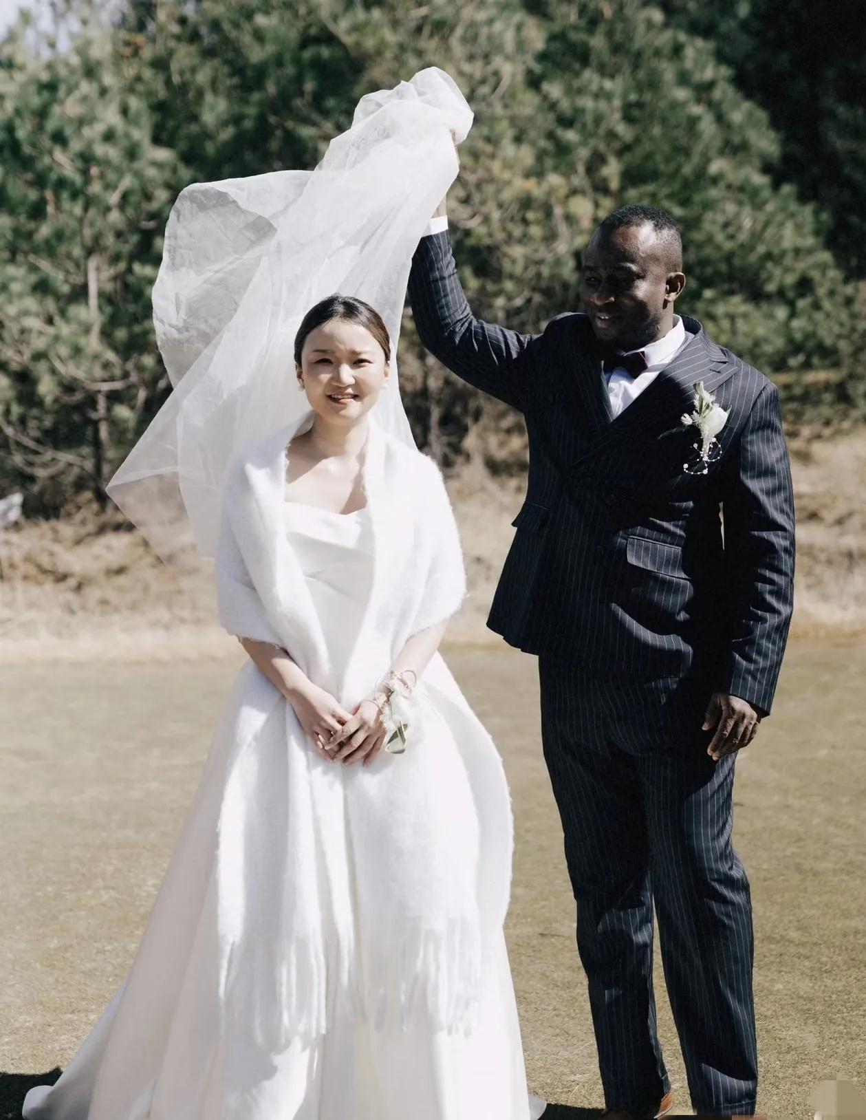 你会介意自己的子女和黑人交往吗？前几天参加闺蜜儿子的婚礼，看见新娘挽着的黑